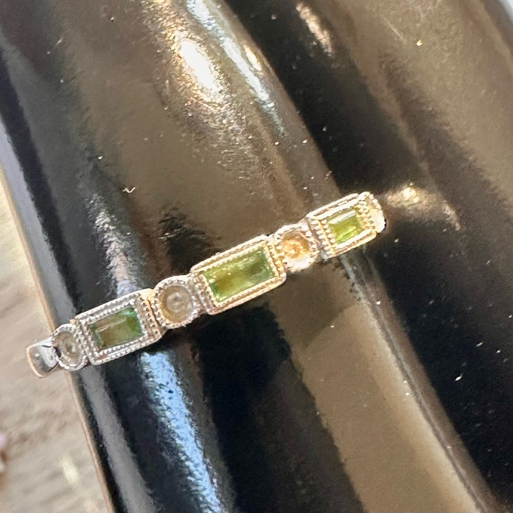 14K White Gold Green Stone & Clear Accent Band Ring Size 7 Stackable - Picture 14 of 16